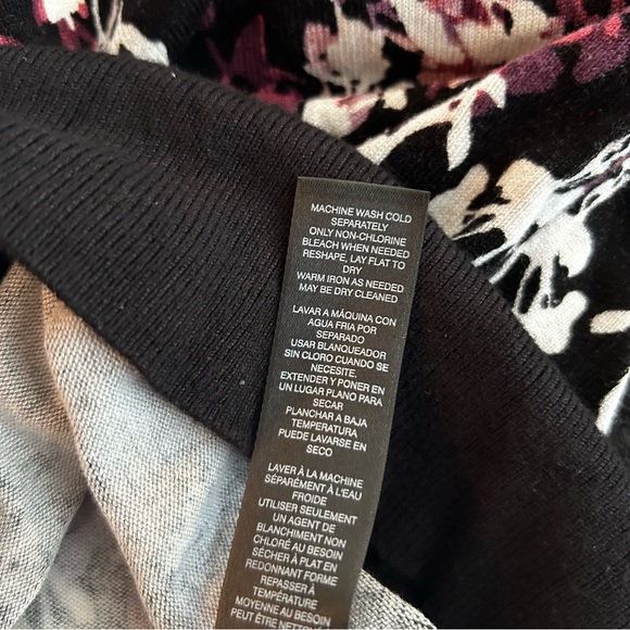 White House Black Market Womens Floral V-Neck Button Up Cardigan Sweater Size M - Picture 9 of 9